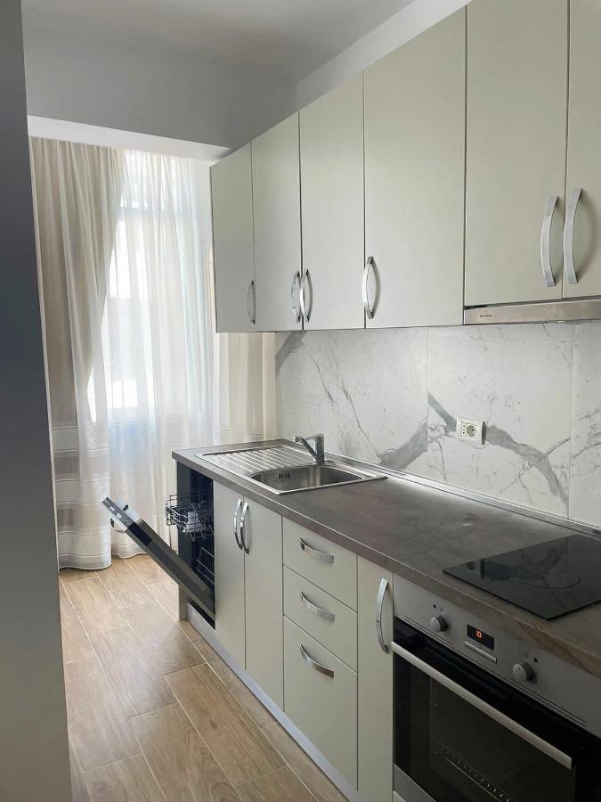 Central City Apartment Tirana Esterno foto