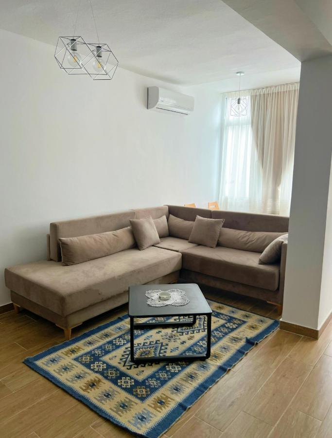 Central City Apartment Tirana Esterno foto