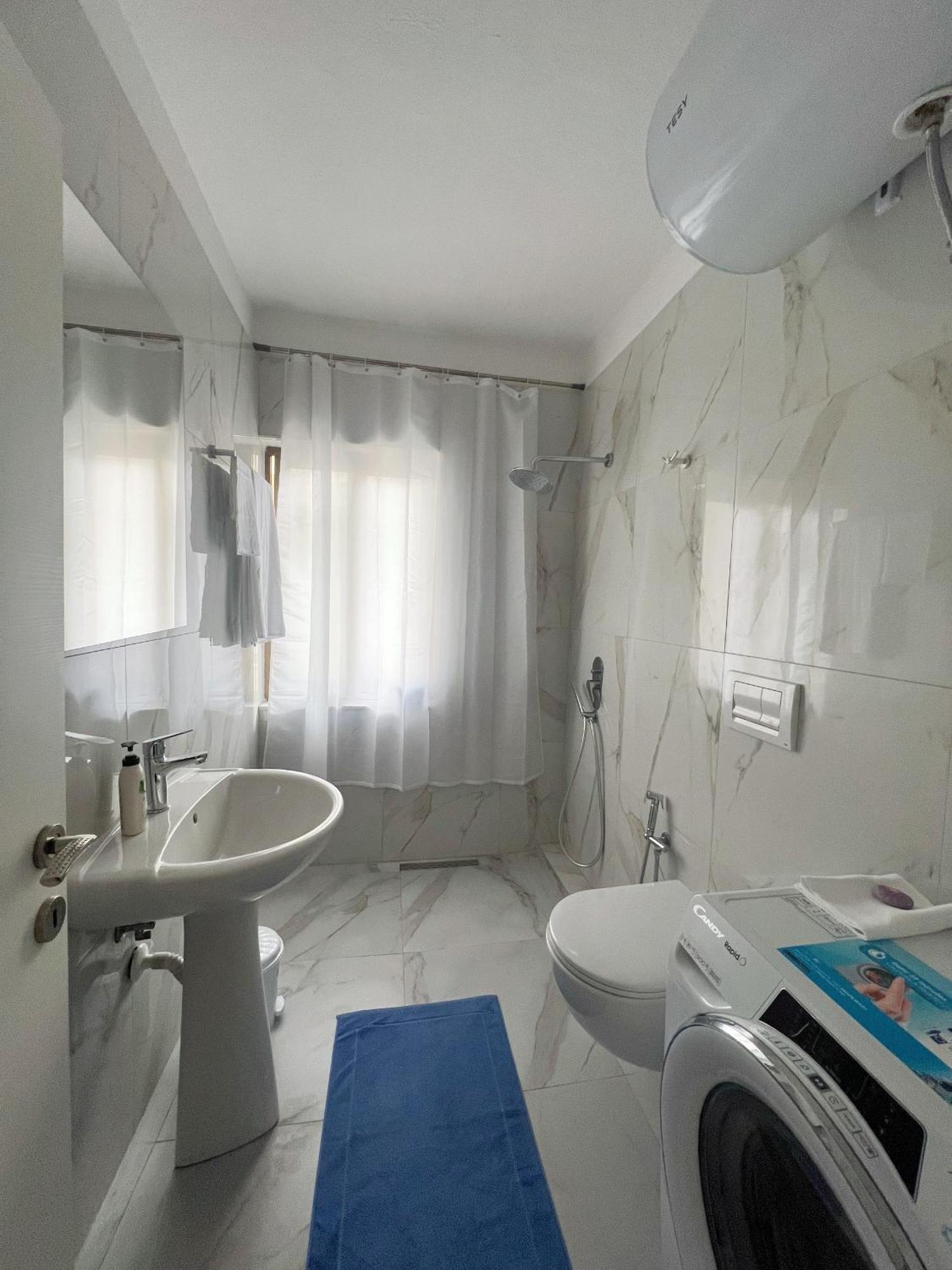 Central City Apartment Tirana Esterno foto