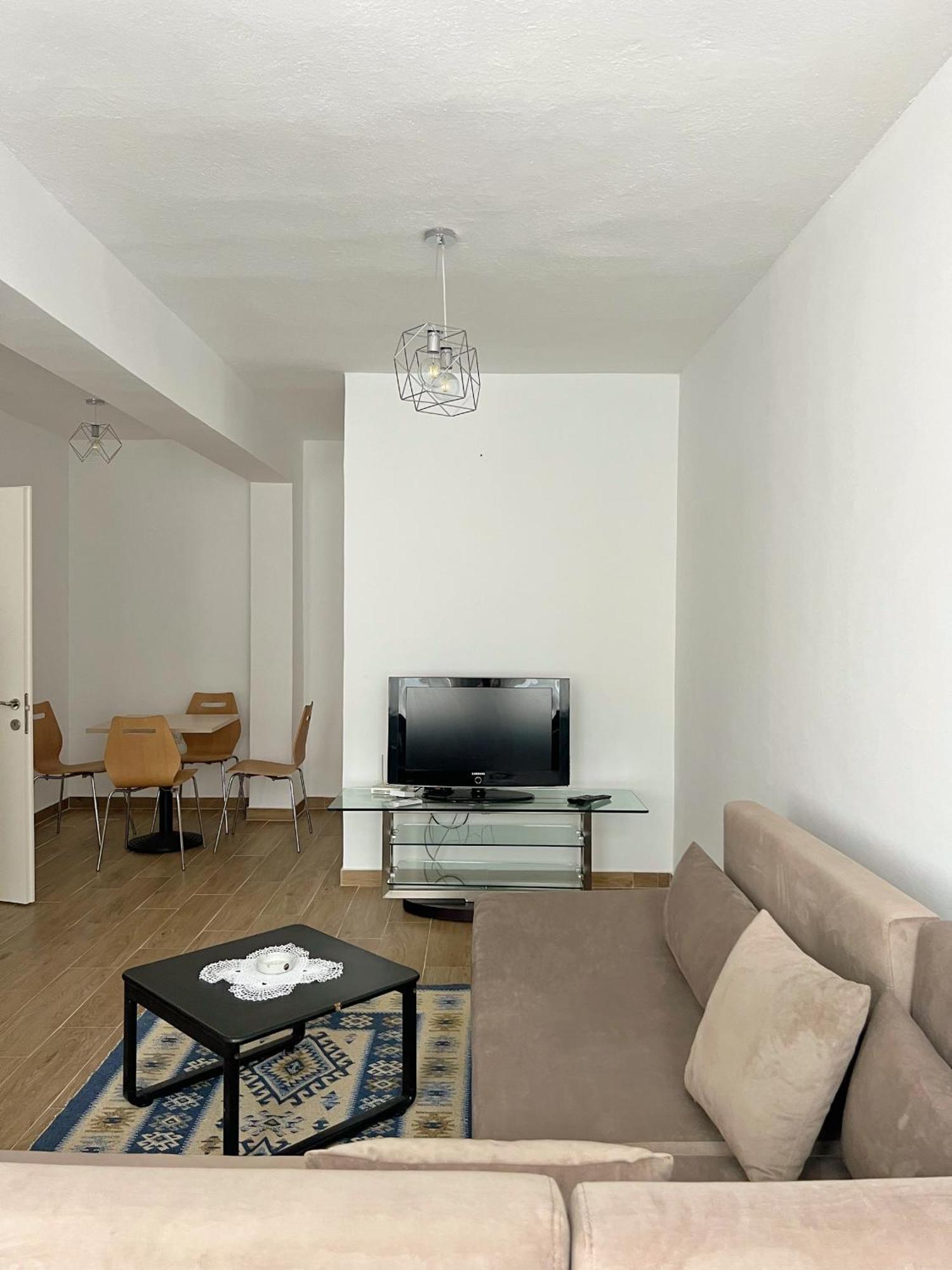 Central City Apartment Tirana Esterno foto